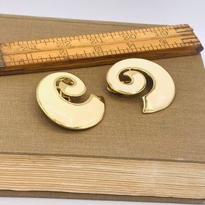 Vintage swirl enamel clip on earrings deadstock